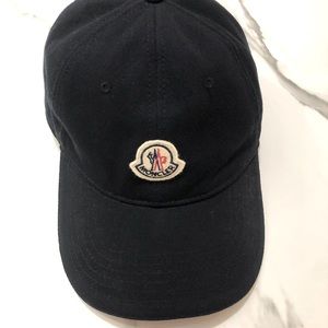 Moncler baseball cap almost new